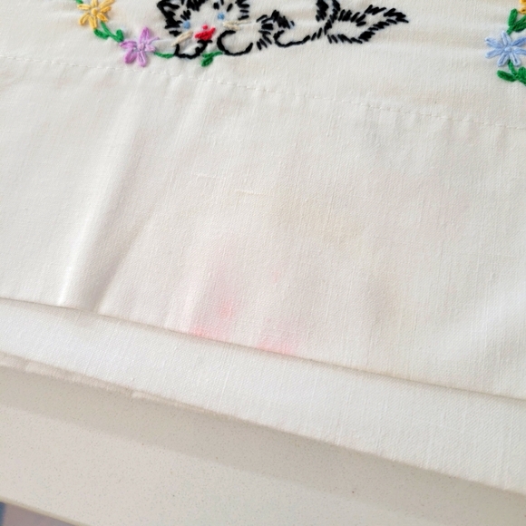 Embroidered Pillowcases Playful Kittens - Picture 5 of 5